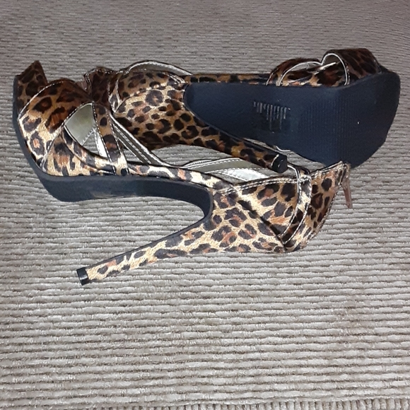 ❤️ FINAL REDUCTION Cheetah Pumps - Picture 6 of 7